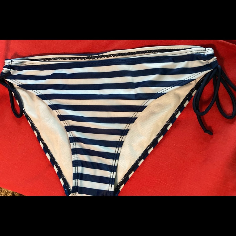 Adorable Pair of Hipster Swim BOTTOMS Size Medium!